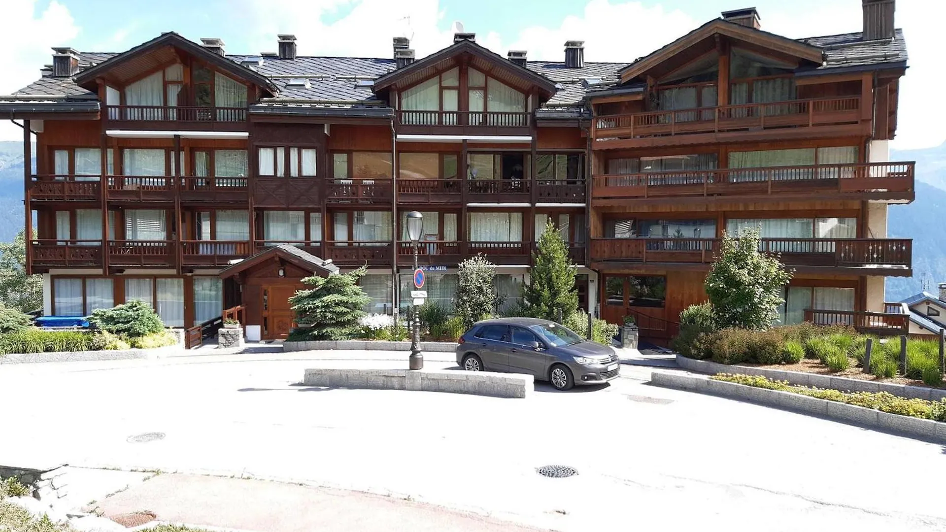 Charmant 2 Pieces Traversant A Courchevel, Idealement Situe Face Aux Pistes Et Pres De La Maison Des Enfants - Fr-1-514-1 Apartment Courchevel